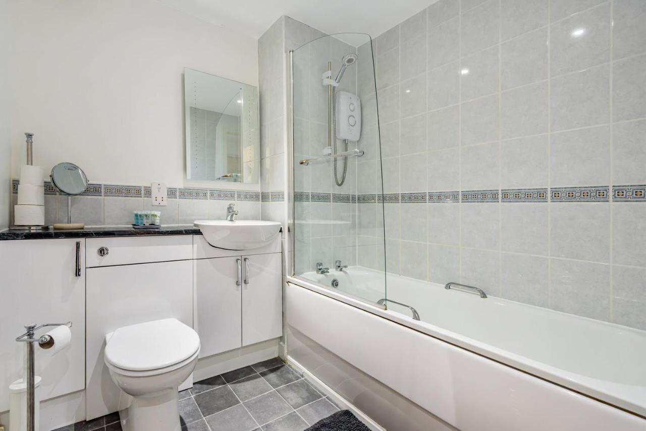 Stylish 2 Bedroom Apartment, Central Exeter, Parking On Site Buitenkant foto