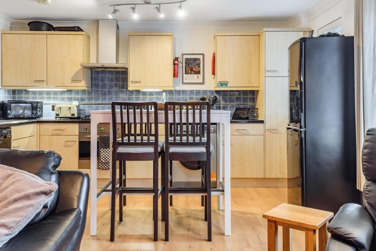 Stylish 2 Bedroom Apartment, Central Exeter, Parking On Site Buitenkant foto