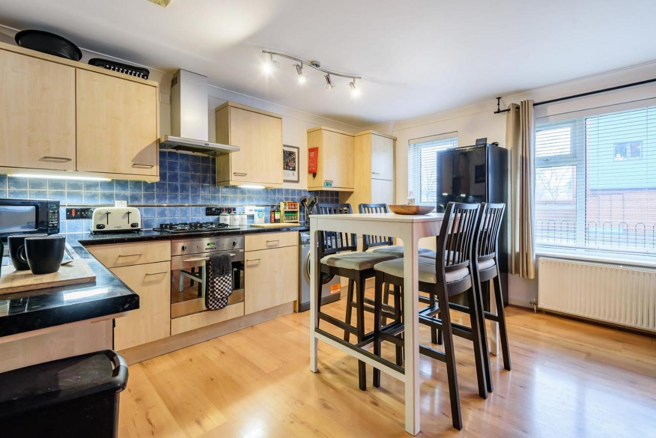 Stylish 2 Bedroom Apartment, Central Exeter, Parking On Site Buitenkant foto