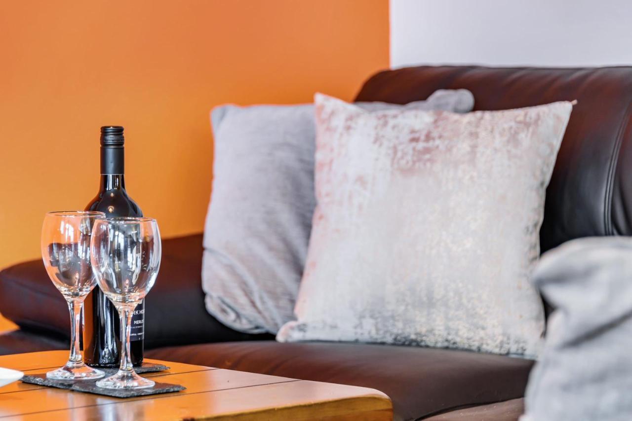 Stylish 2 Bedroom Apartment, Central Exeter, Parking On Site Buitenkant foto