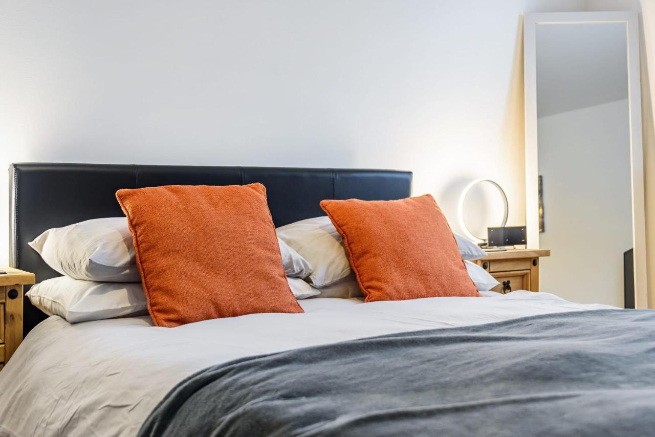Stylish 2 Bedroom Apartment, Central Exeter, Parking On Site Buitenkant foto